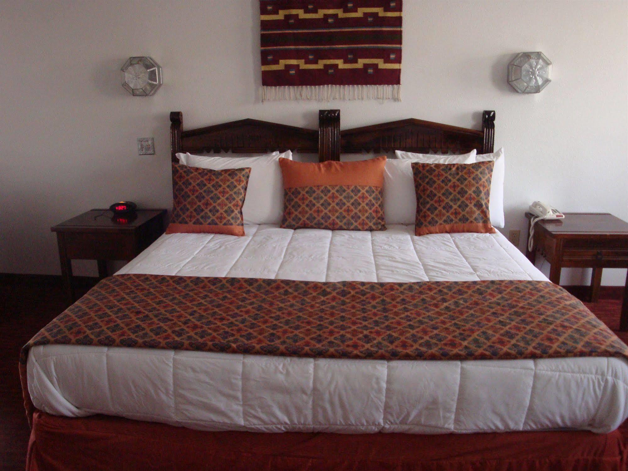 Sandia Peak Inn Old Town Abq, A Howard Johnson By Wyndham Albuquerque Kültér fotó