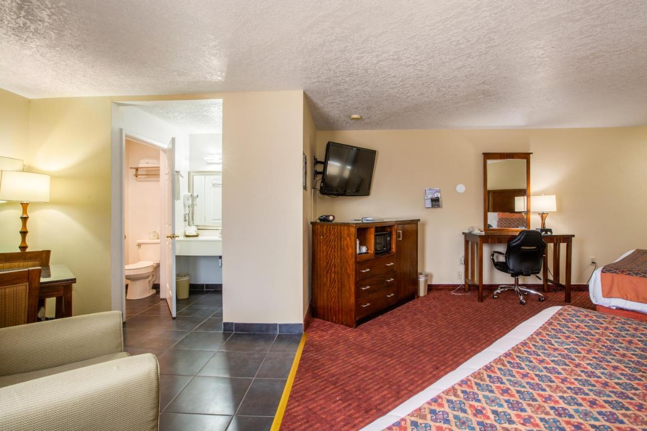 Sandia Peak Inn Old Town Abq, A Howard Johnson By Wyndham Albuquerque Kültér fotó